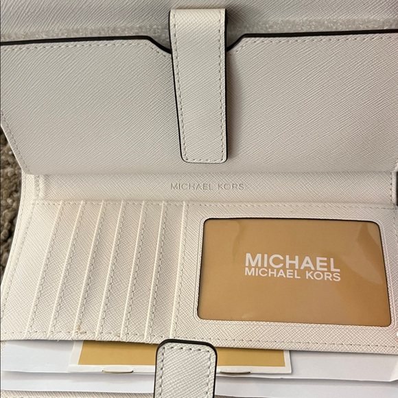Michael Kors white  Wristlet Clutch with Gold Accents new with packaging - Picture 5 of 8